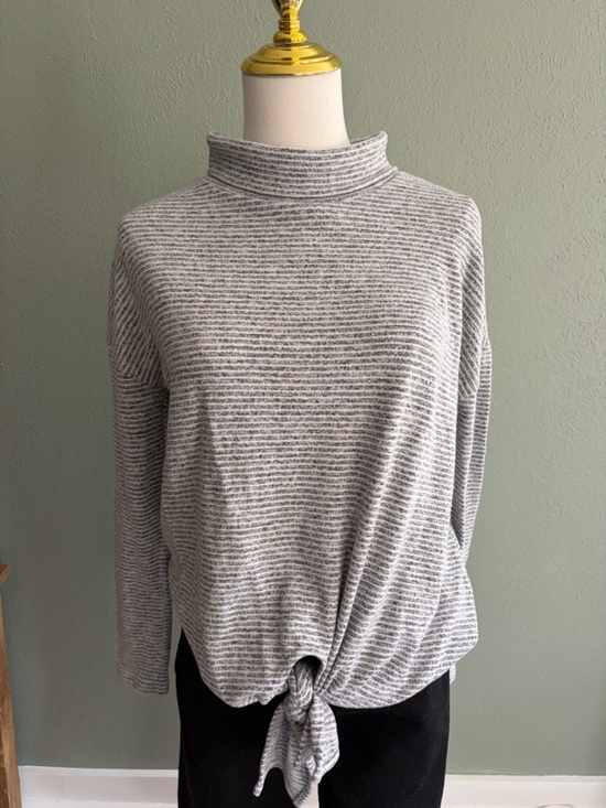 Lou & Grey Sweaters - Lightly worn Lou and Gray tie sweater